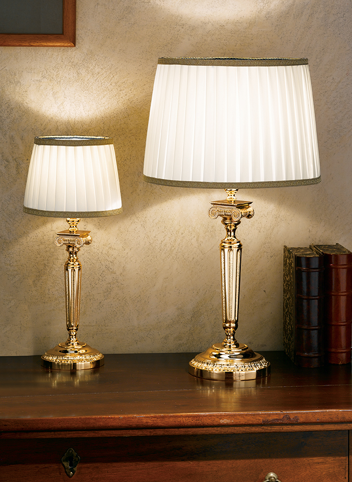 Gold plated solid brass base. Pongè lampshades